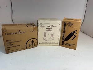 lot 121 image: Lot of Pampered Chef