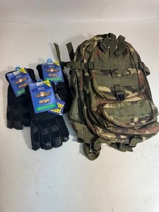 lot 124 image: Backpack & Gloves