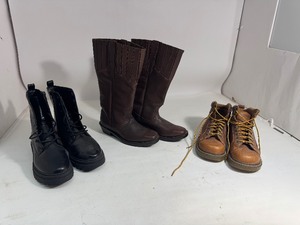 lot 128 image: Like New Shoes - 7.5 and 9