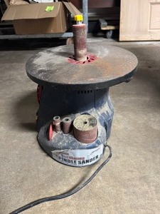lot 142 image: Central Machinery Oscillating Spindle Sander