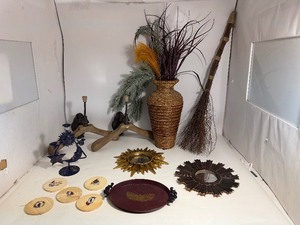 lot 88 image: Vintage Style Decor