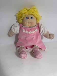 lot 64 image: 1984 Cabbage Patch Kid Blonde Hair Blue Eyes