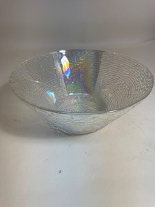 lot 59 image: Anchor Hocking SORENO AURORA Vtg Iridescent Textured Glass Salad Bowl
