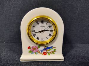 lot 150 image: Aynsley Pembroke Small Desk Clock