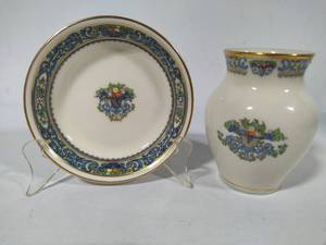 lot 15 image: Lenox Autumn Collection Small Dish & Vase
