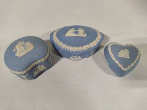 lot 31 image: Wedgewood Blue Jasperware Assortment of Trinket Boxes