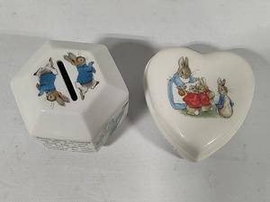 lot 37 image: Wedgewood Peter Rabbit Collectibles - Trinket Dish wLid & Bank