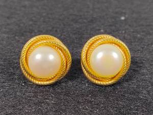 lot 50 image: 14K & Pearl Earrings