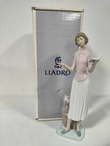 lot 52 image: Lladro Todays Lesson Porcelain Figurine (#6659) In Box