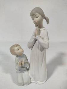 lot 64 image: Lladro Teaching to Pray Porcelain Figurine (#4779)