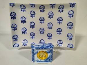 lot 72 image: Rectangular Tag Platter & Small Quartz Clock