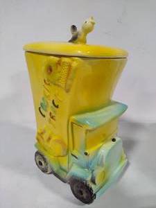lot 41 image: American Bisque Cookie Truck Cookie Jar