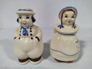 lot 43 image: Shawnee Pottery - Dutch Boy & Girl Large Salt & Pepper Shakers