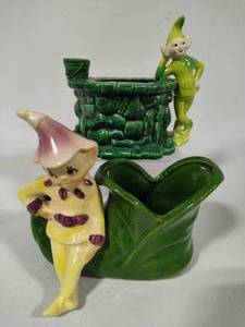 lot 105 image: Shawnee Pottery & Treasure Craft Small Pixie Planters