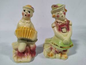 lot 116 image: Shawnee Pottery - Swiss Boy & Girl Salt & Pepper Shakers