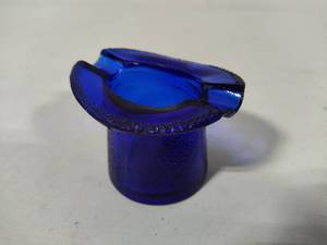 lot 126 image: Cobalt Blue Top Hat Ashtray