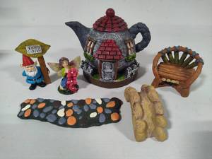 lot 149 image: La Jolie Muse Fairy Garden New in Box