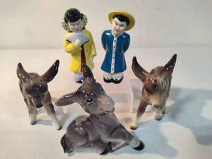 lot 145 image: Vintage Salt & Pepper Shakers