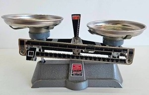 lot 75 image: Ohaus Harvard Trip Balance Scale