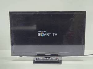 lot 228 image: Working SAMSUNG 24 Smart TV wRemote