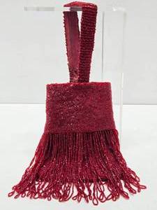 lot 100 image: Vintage 1930s era Heavily Beaded Red Flapper Purse