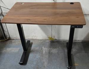 lot 92 image: Nice Working Adjustable Height Standing Desk