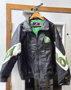 lot 95 image: Nice Condition Retro Vintage NORTH DAKOTA Fighting Sioux Leather Jacket - Size L