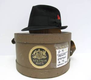 lot 121 image: Great Collection of Vintage Mens Hats #22