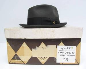 lot 123 image: Great Collection of Vintage Mens Hats #24