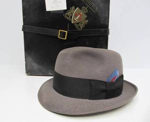 lot 130 image: Great Collection of Vintage Mens Hats #31