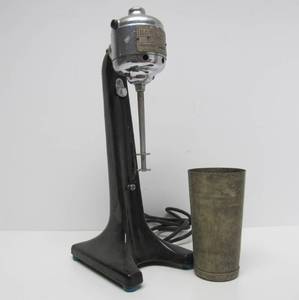 lot 147 image: Original Vintage 1950s era HAMILTON BEACH BarMixer