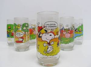 lot 152 image: Set of 8 Vintage SNOOPY Charlie Brown Collector Glasses