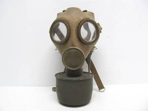 lot 153 image: Vintage 1950s Military Gas Mask