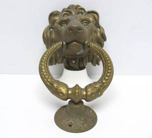 lot 156 image: Large Vintage Brass Lion Head Door Knocker