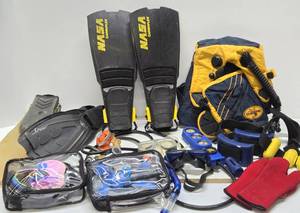lot 313 image: Large Estate Lot of Assorted Scuba Gear