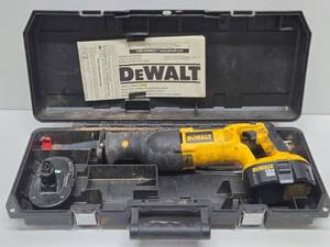 lot 361 image: Working DEWALT Reciprocating Saw w2 Batteries - No Charger