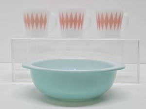 lot 334 image: Vintage Blue PYREX Bowl &amp 3 Vintage Glasbake Pink Diamond Harlequin Milk Glass Mugs