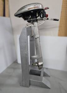 lot 359 image: Nice Vintage HIAWATHA Outboard Boat Motor