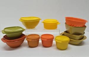 lot 337 image: Great Lot of Vintage Tupperware
