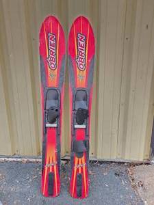 lot 385 image: OBRIEN Amigo Water Skis - 61