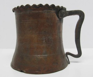 lot 252 image: LARGE Early Antique Hammered Copper Tankard
