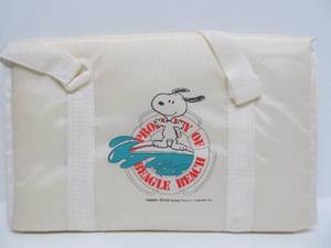 lot 258 image: NOS Unopened SNOOPY Peanuts Beagle Beach Bag