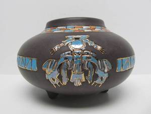 lot 269 image: Signed Vintage Southwestern Art Pottery Footed Round Vase