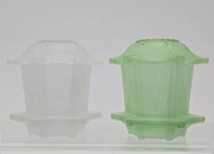 lot 342 image: Estate Collection of Colorful Vintage Glassware #2 - Fairy Lamps