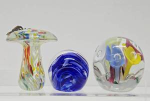 lot 347 image: Estate Collection of Colorful Vintage Glassware #7 - Blown Glass Paperweights incl Mushroom