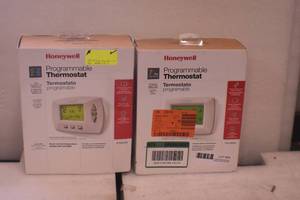lot 25 image: Programable Thermosat
