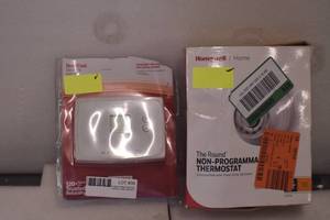 lot 39 image: Heat only Thermosats