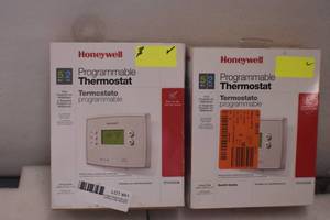 lot 41 image: Programable Thermosat