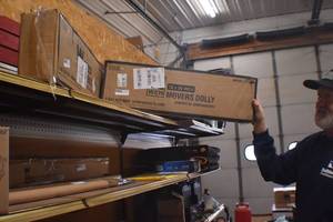 lot 49 image: WEN 721830 1320-Pound Capacity 18-by-30-Inch Hardwood Movers Dolly, 2-Pack