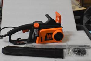 lot 78 image: WEN 4017 16-Inch Electric Chainsaw